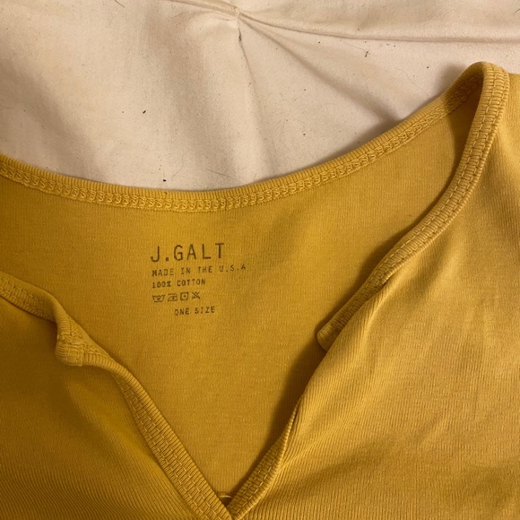 Brandy Melville tshirt - Picture 2 of 2